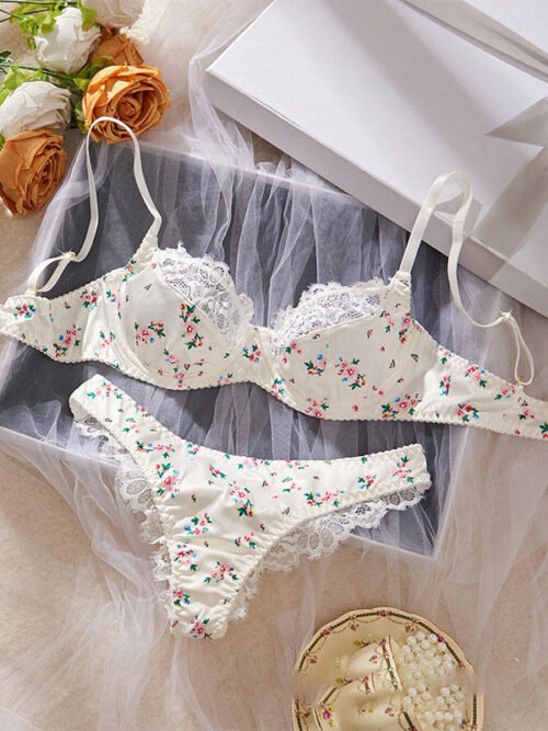 Daisy Charm White Floral Lingerie Set – Soft Lace Trim Bra & Panty